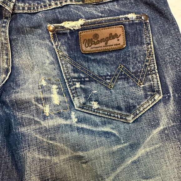Wranglers women’s jeans size 10 boot cut medium wash distressing button fly Y2K - Picture 11 of 14